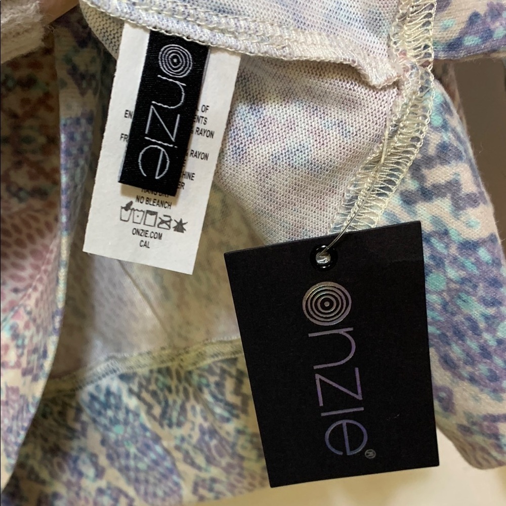 Onzie Pastel Patterned Top - Picture 2 of 6